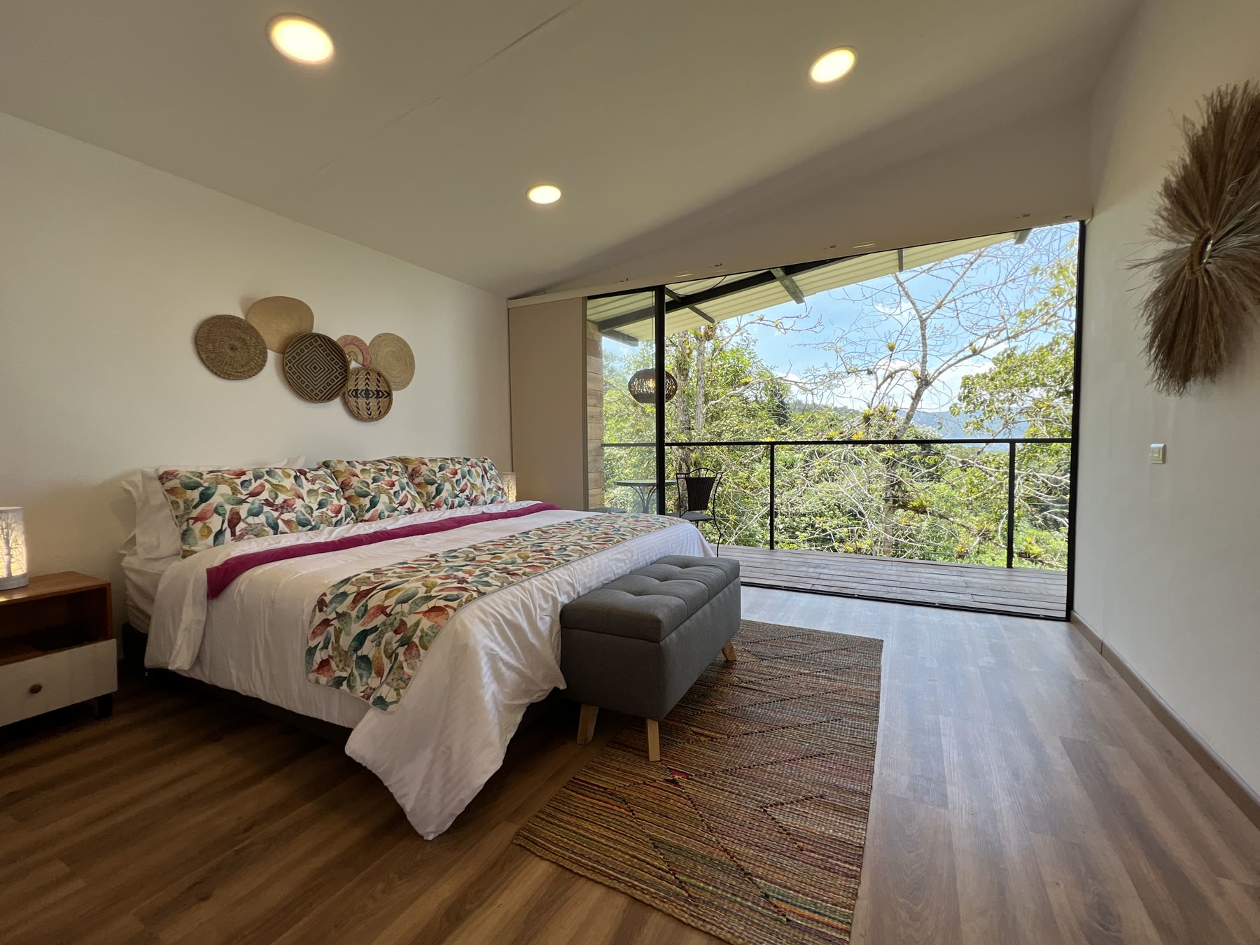 Habitación completa con vista al bosque